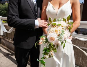 wedding at crowne plaza cleveland in downtown, best city photographer in cleveland, wedding chandelier is best in cleveland, chandelier