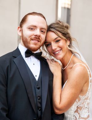 portrait for wedding at crowne royal plaza cleveland, modern traditional wedding photos in Cleveland, wedding photography with Cleveland