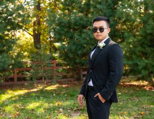 old blue rooster event center wedding for the Groom, lithopolis ohio wedding photographer is amazing, top 5 cleveland wedding photographers