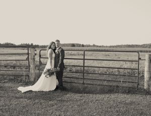 fabulous rustic wedding photos at nickajack farms, horse wedding photographer with bride and groom, fences with wedding photos, true love in