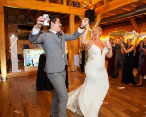 wedding dancing in kirtland with tall oaks event center, best barn wedding cleveland, wedding photographer best for tall oaks, wedding party