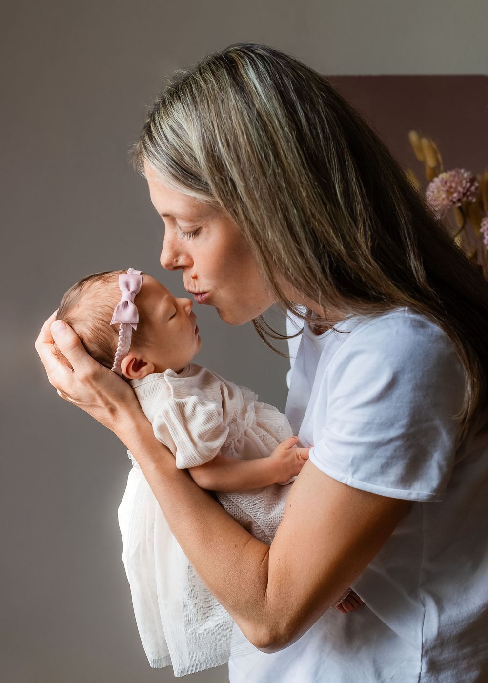 Mobile Fotografin in Nürtingen & Filderstadt. Newborn, Babybauch, Familie. Warm, liebevoll, authentisch. Jetzt Fotoshooting sichern.