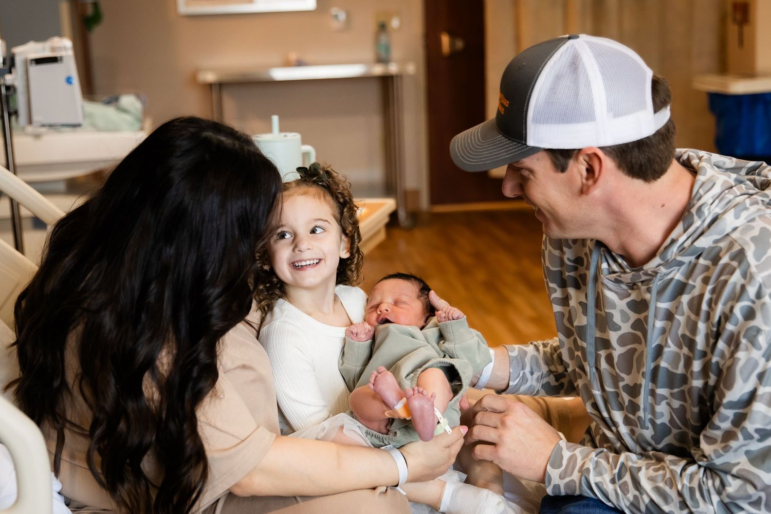 Lifestyle Fresh 48 newborn photography in Humble TX hospital