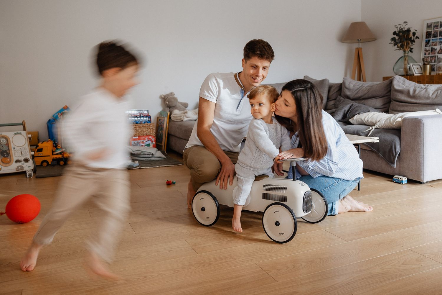 Trouver un photographe grossesse Lille : des photos de famille naturelles et pleines de vie, avec des enfants qui bougent et sont libres