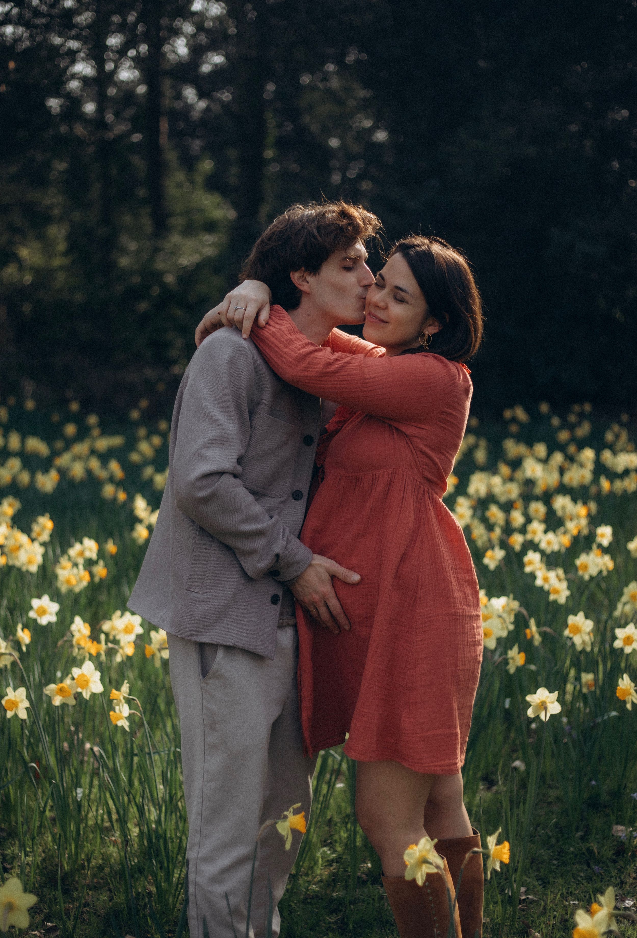Pregnancy session in Bagatelle with a cinematic and vintage atmosphere