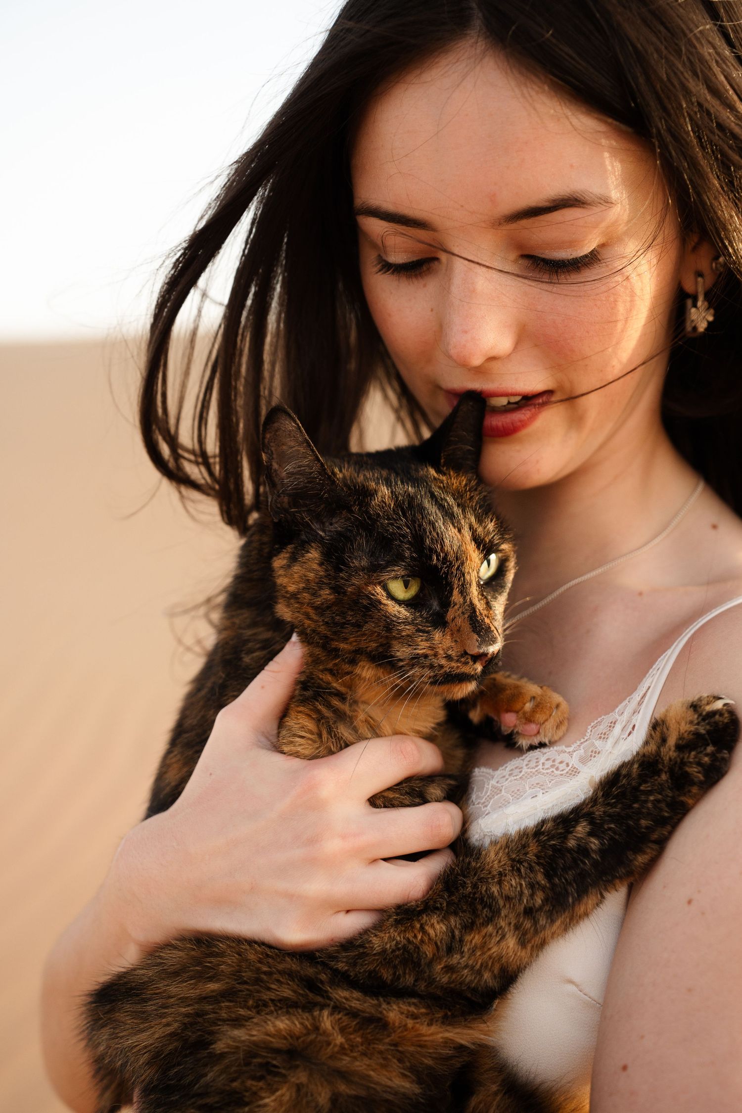 desert family photoshoot in abu dhabi relaxed golden hour sunset cat pets senior photos