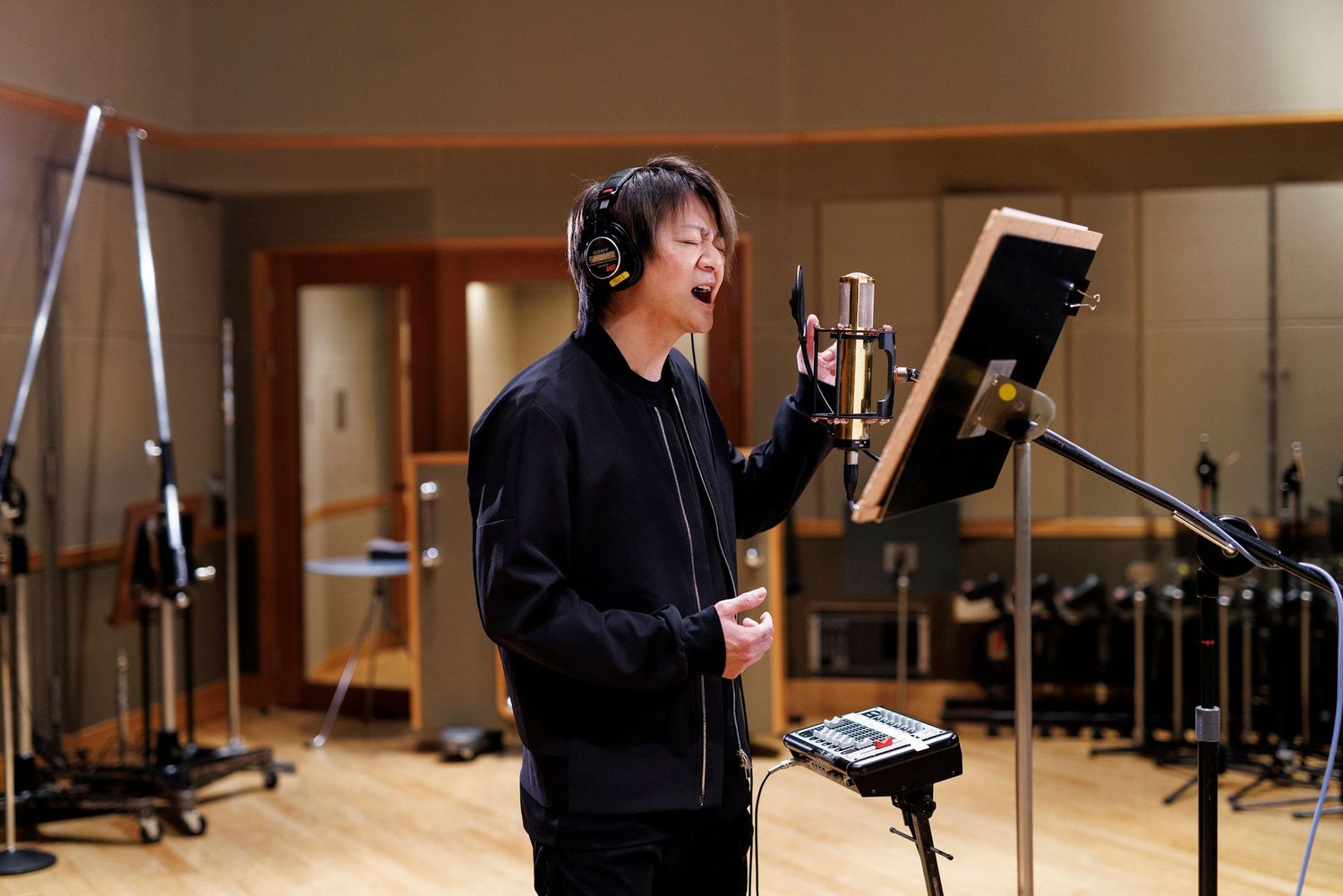 Glay Teru for 802
photo by Viola Kam (V'z Twinkle)
