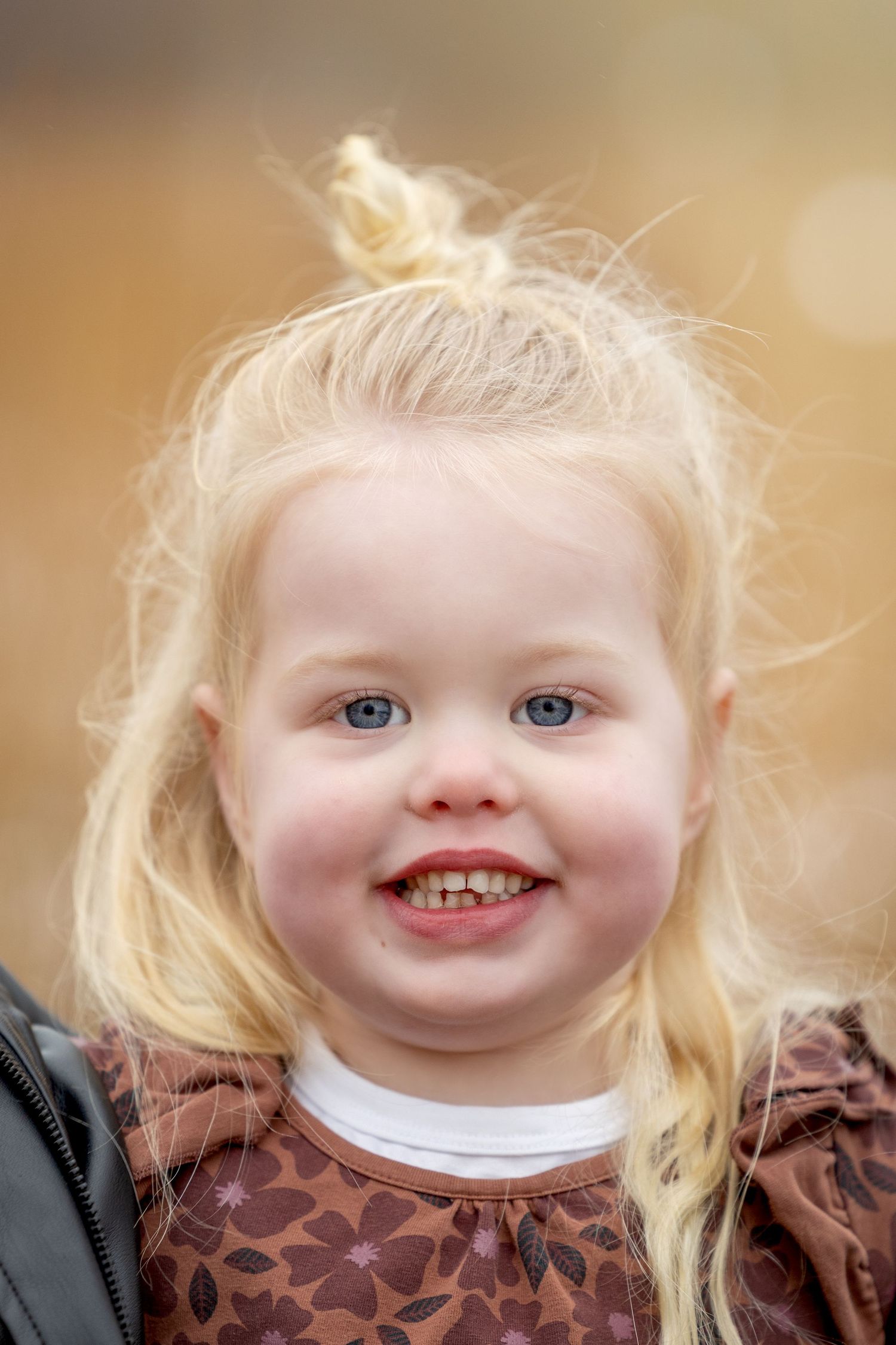 portret van een blond meisje