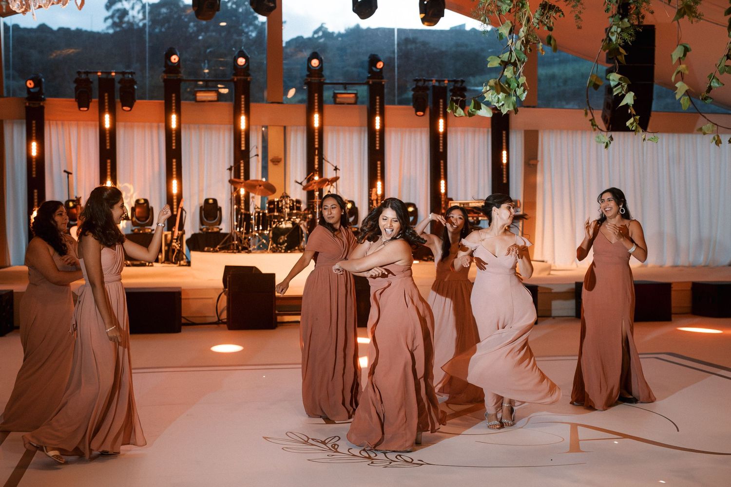 Bridesmaids entrance at Palácio do Correio-Mor wedding reception in Portugal