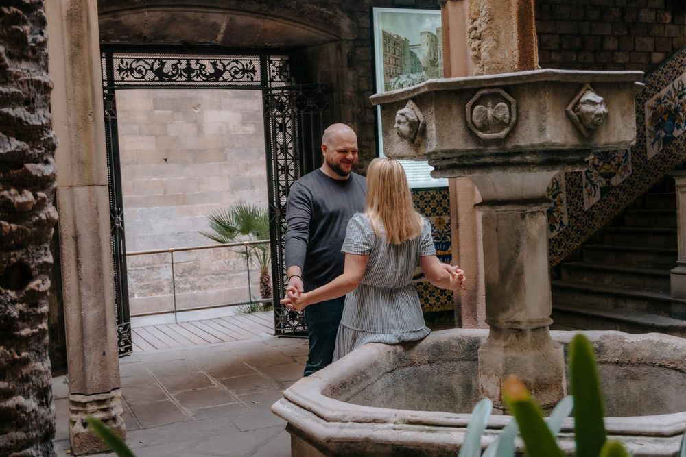 Anniversary session near Cathedral of Barcelona BarcelonaLoversPH