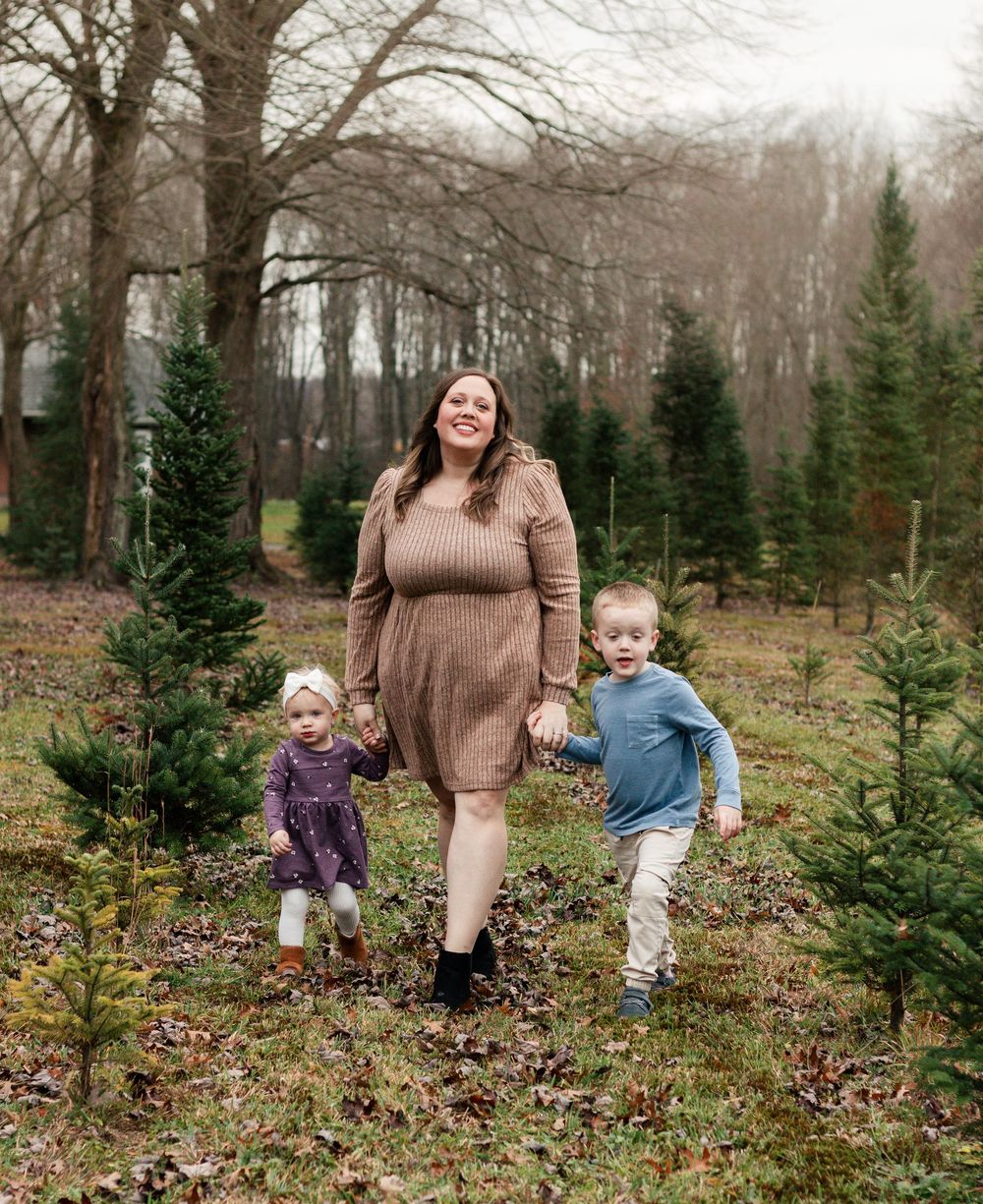 Natural light Christmas portraits focused on authentic family connection. Outdoor holiday family photos taken in a snowy park setting. Holid