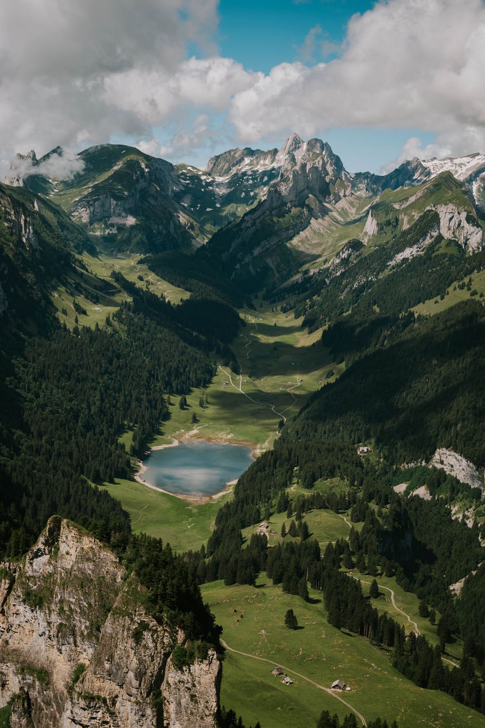 Katie Phillips (Soulfull Photographs) the photographer took a photo of Switzerland mountains and lakes during her travels