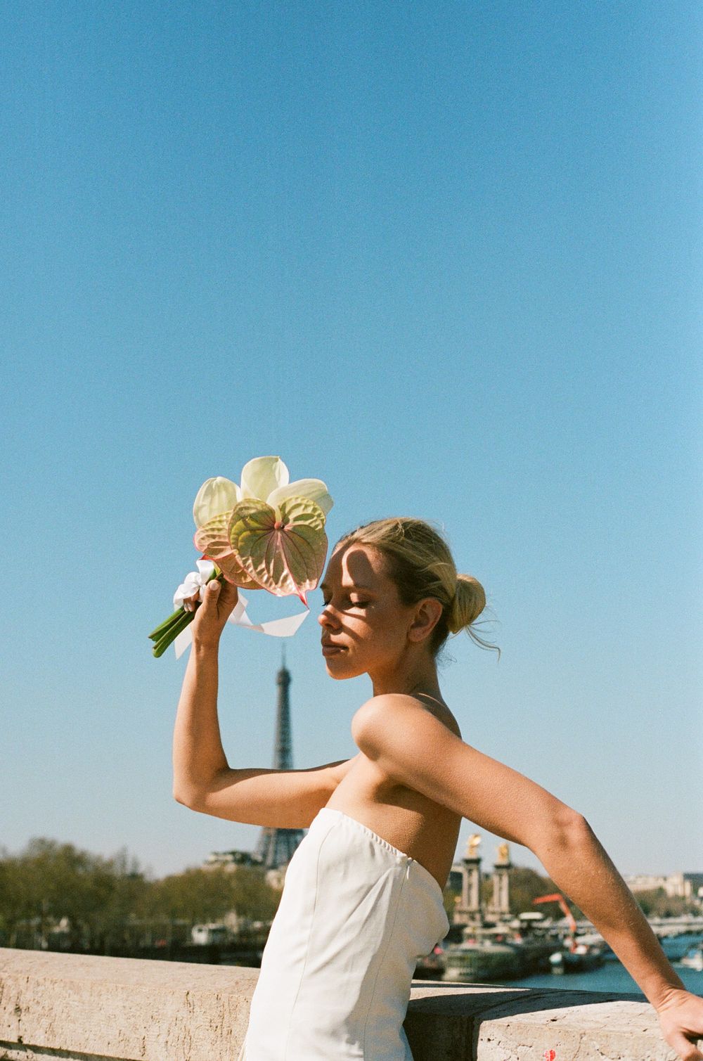 editorial wedding photographer in Paris, Paris wedding photographer, editorial bridal bouquet, Paris cinematic photographer, editorial film