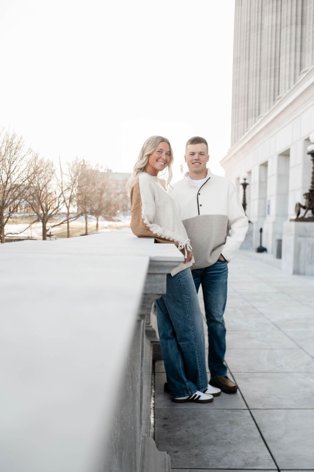Couples photo session at the Capitol, capturing romantic moments against a grand, historic backdrop.
