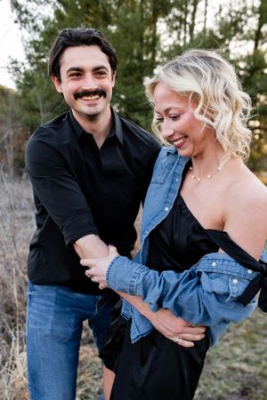 Couples session with a western vibe, featuring tall grass and rustic, natural surroundings for a romantic and adventurous feel.
