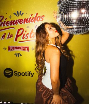 Ondas para Juliana Velásquez por Claudia Romero