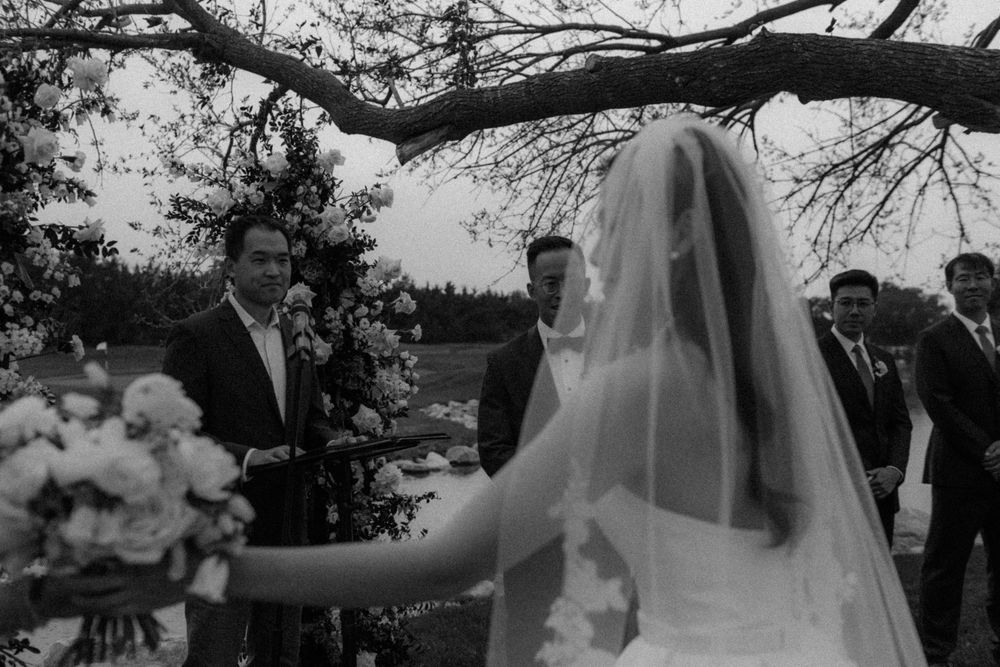Documentary style wedding photographer Omaha