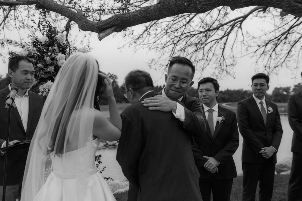 Documentary style wedding photographer Omaha