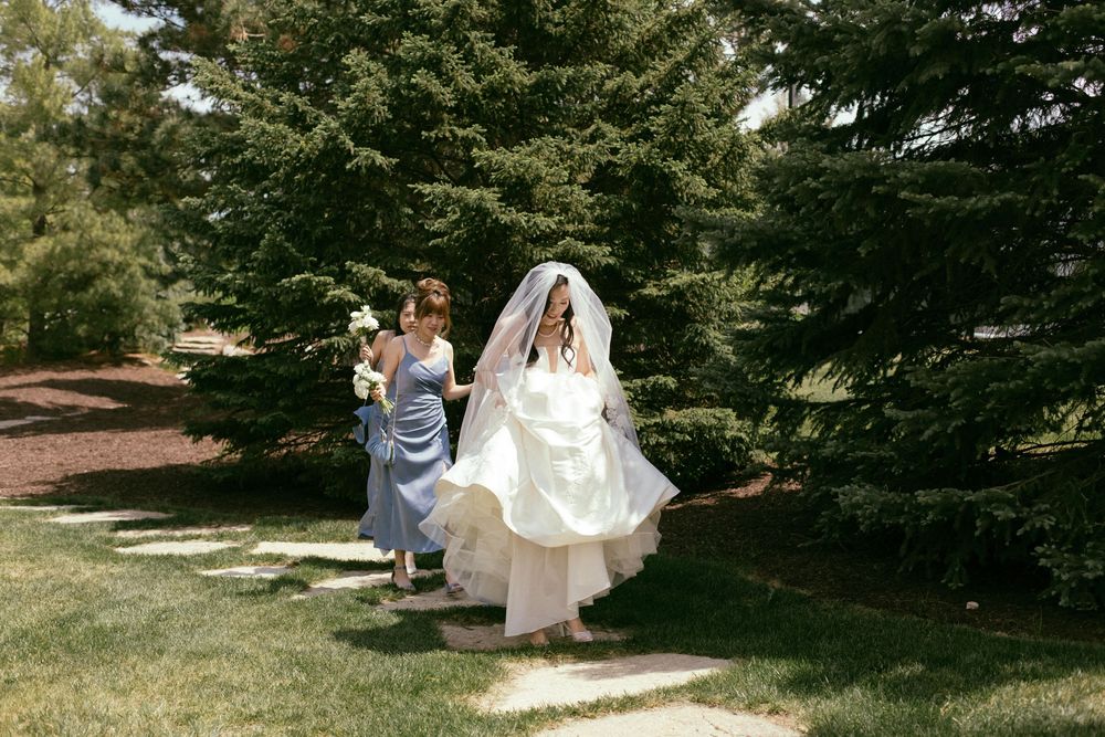 Documentary style wedding photographer Omaha