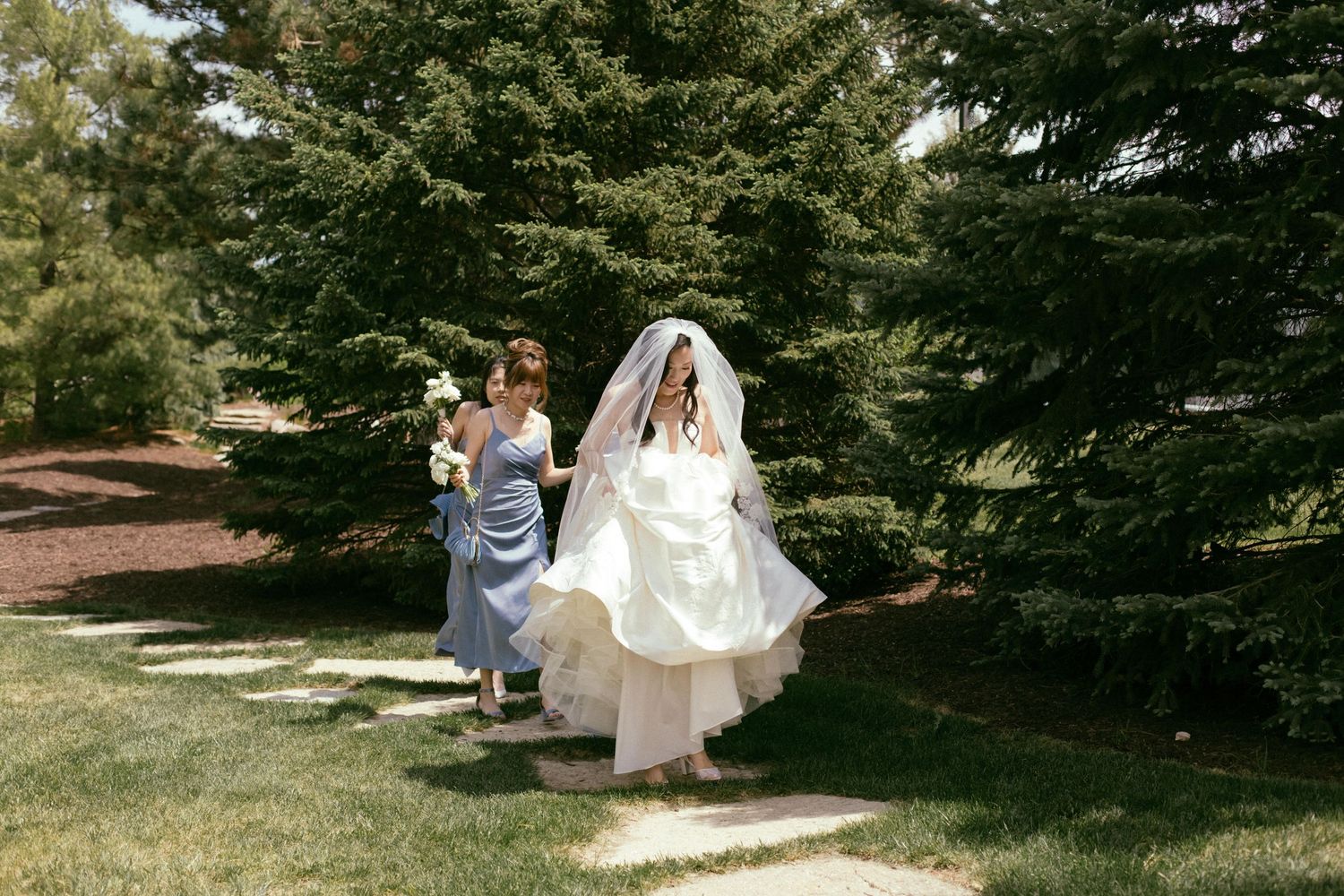 Documentary style wedding photographer Omaha