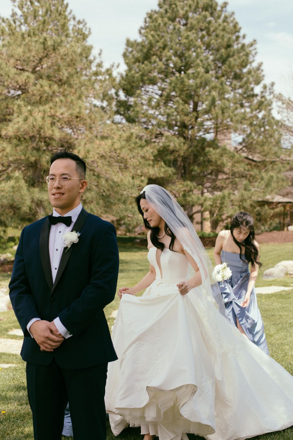 Documentary style wedding photographer Omaha