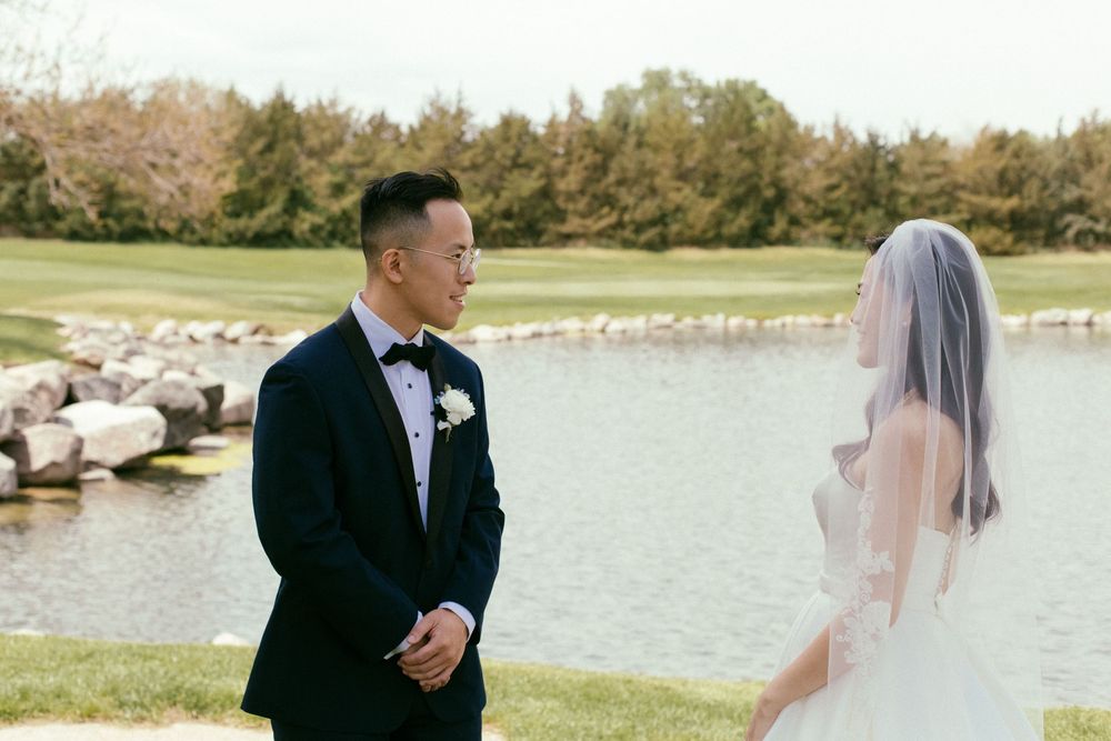 Documentary style wedding photographer Omaha