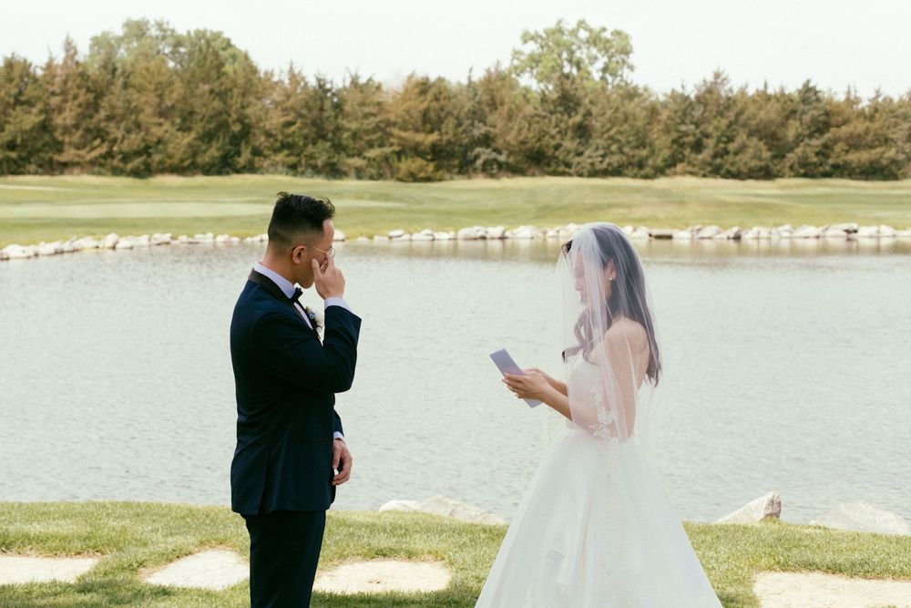 Documentary style wedding photographer Omaha