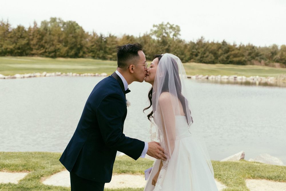 Documentary style wedding photographer Omaha