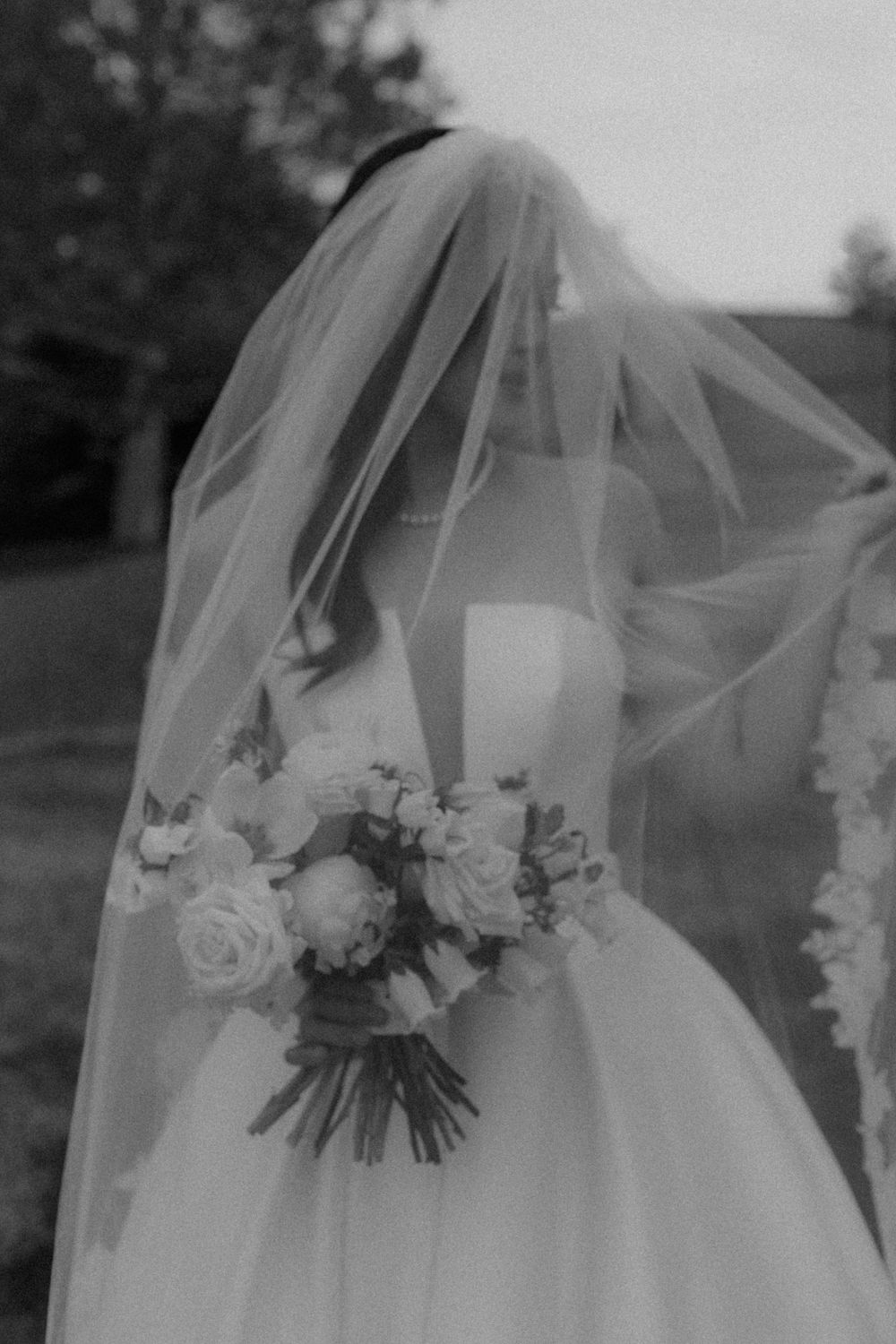 Documentary style wedding photographer Omaha