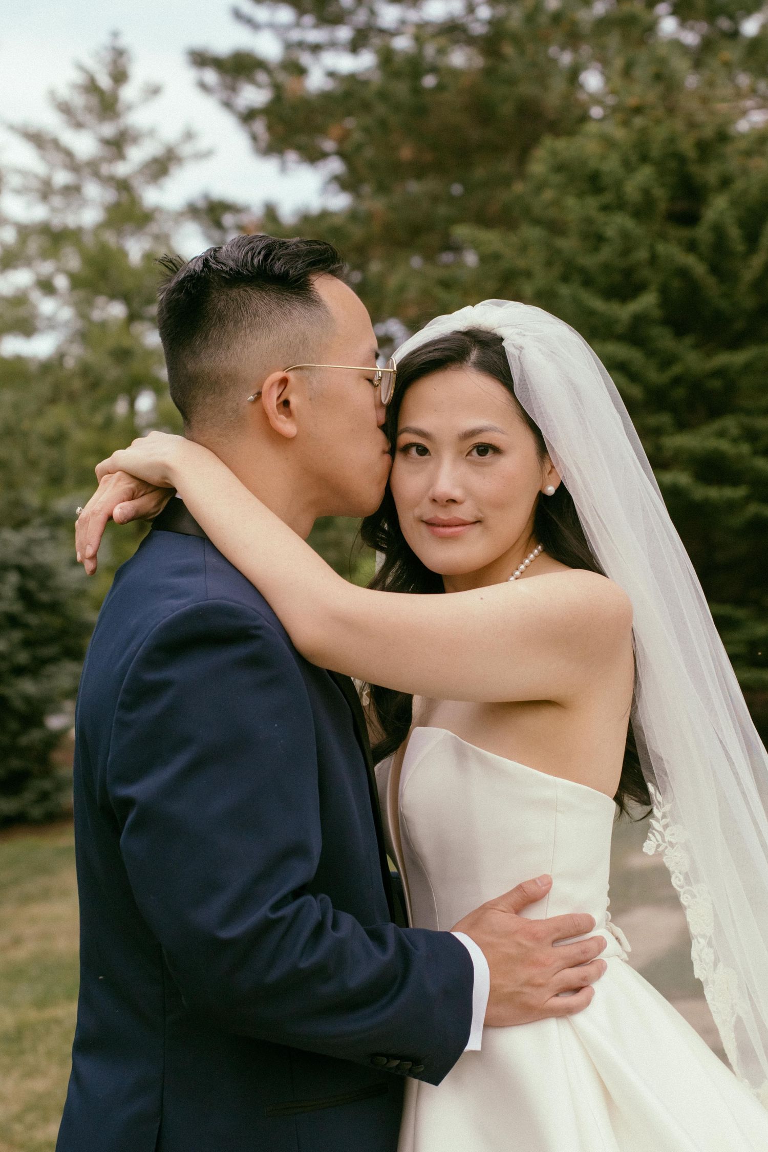 Documentary style wedding photographer Omaha