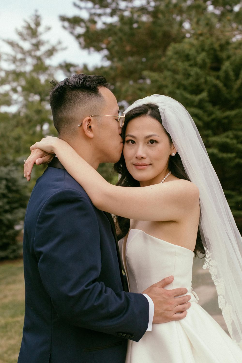 Documentary style wedding photographer Omaha