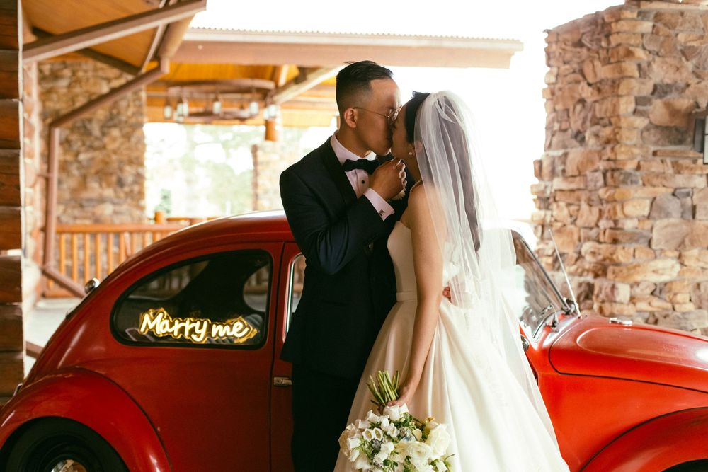 Documentary style wedding photographer Omaha