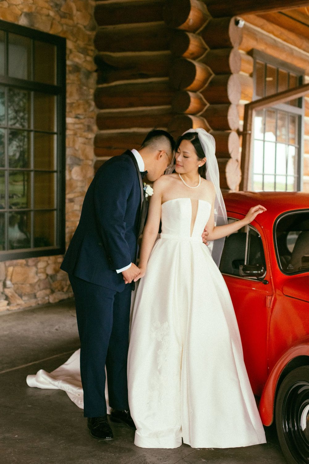 Documentary style wedding photographer Omaha