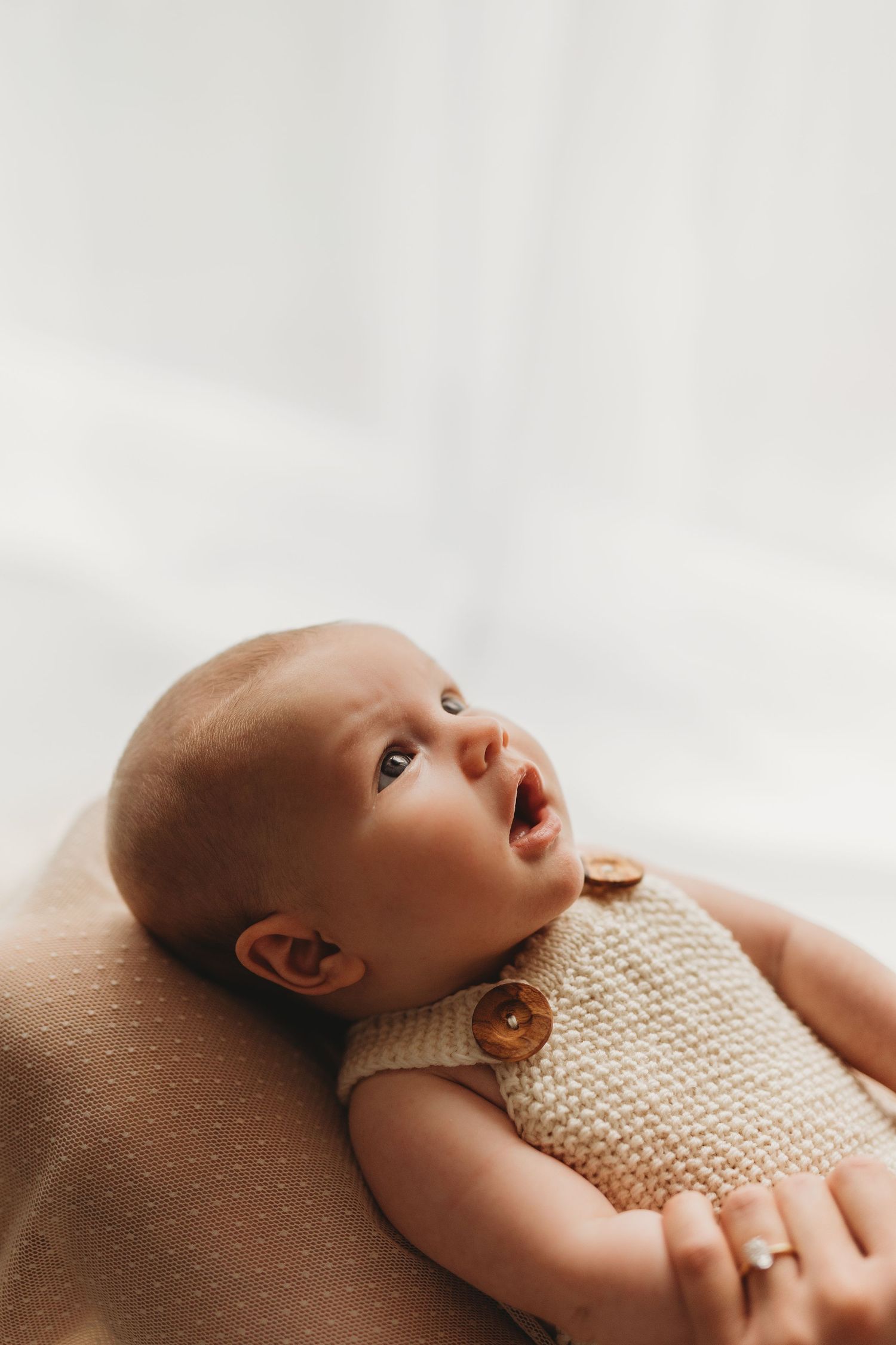 Natural light newborn photography session in Vilvoorde home studio Belgium near Brussels