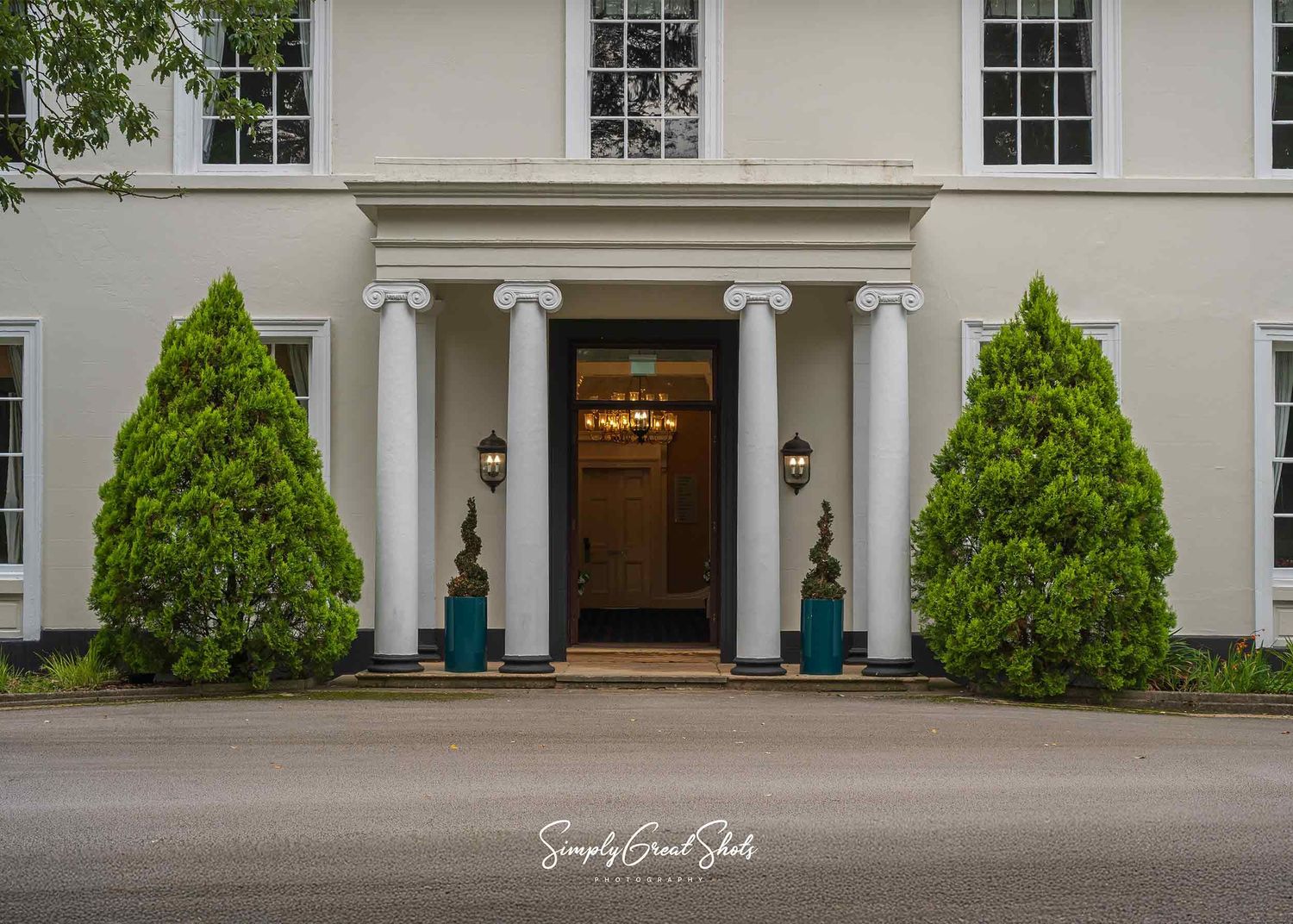 Eastwood hall wedding photographer captures the front entrance to the original mansion built circa' 1810