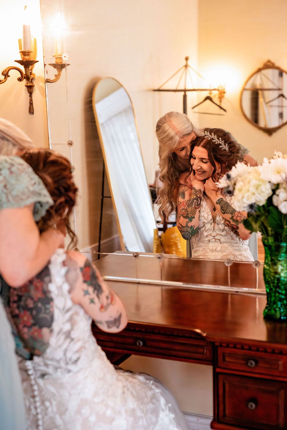 mom hugging bride in front of mirror in the bridal sweet at grant Humphreys mansion