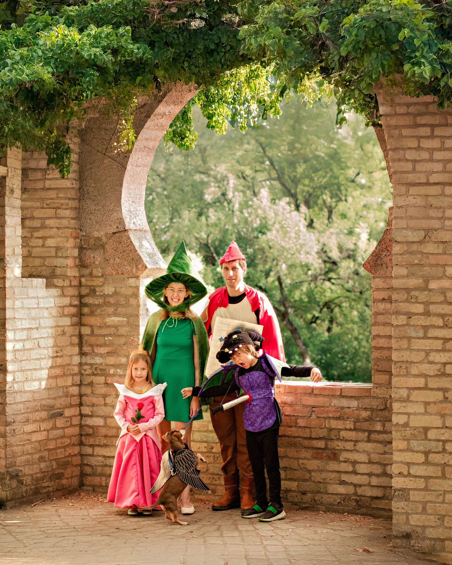 family photo session halloween themed photo shoot at Zilker Botanical Gardens in Austin Texas. Sleeping beauty themed family halloween
