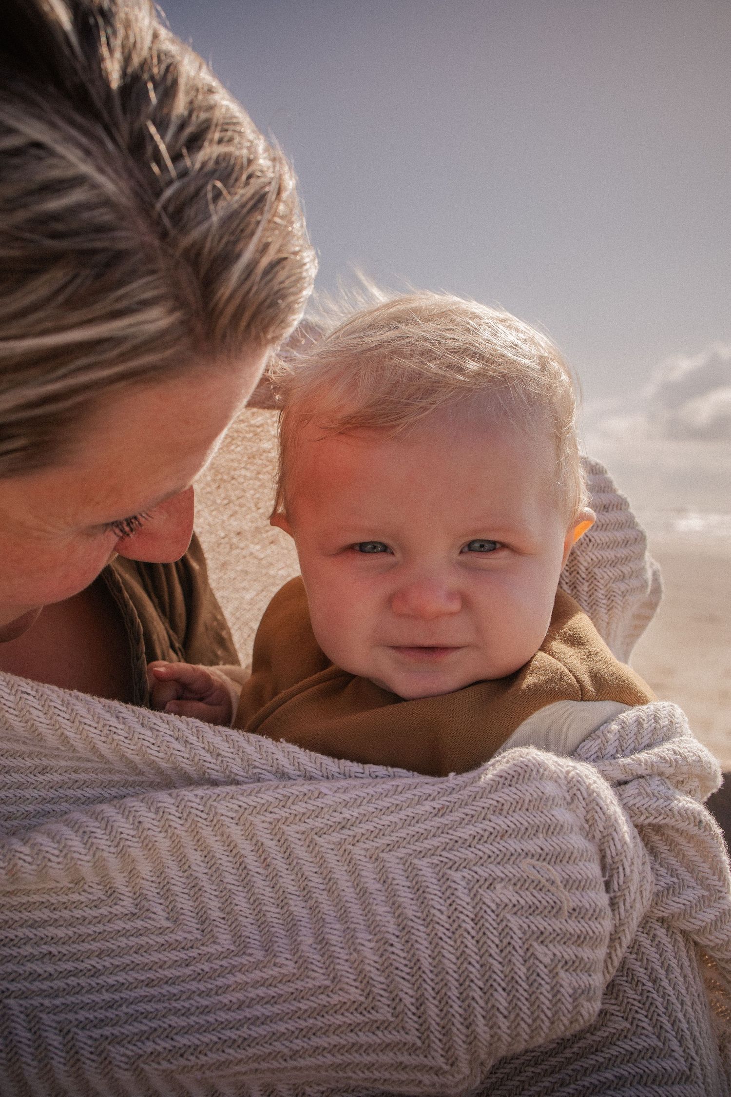 Motherhood Stories moederschap vastleggen fotoshoot met verhaal intieme moederportretten rauw moederschap foto’s en verhaal moederschap