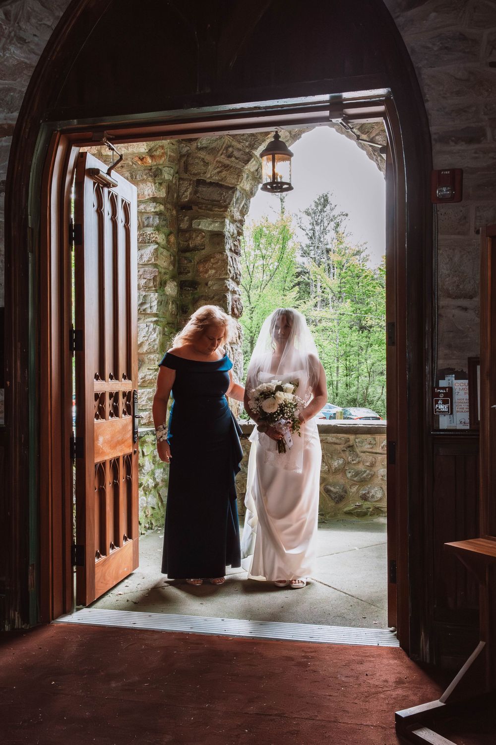 Cragsmoor stone church wedding ceremony in Hudson Valley NY