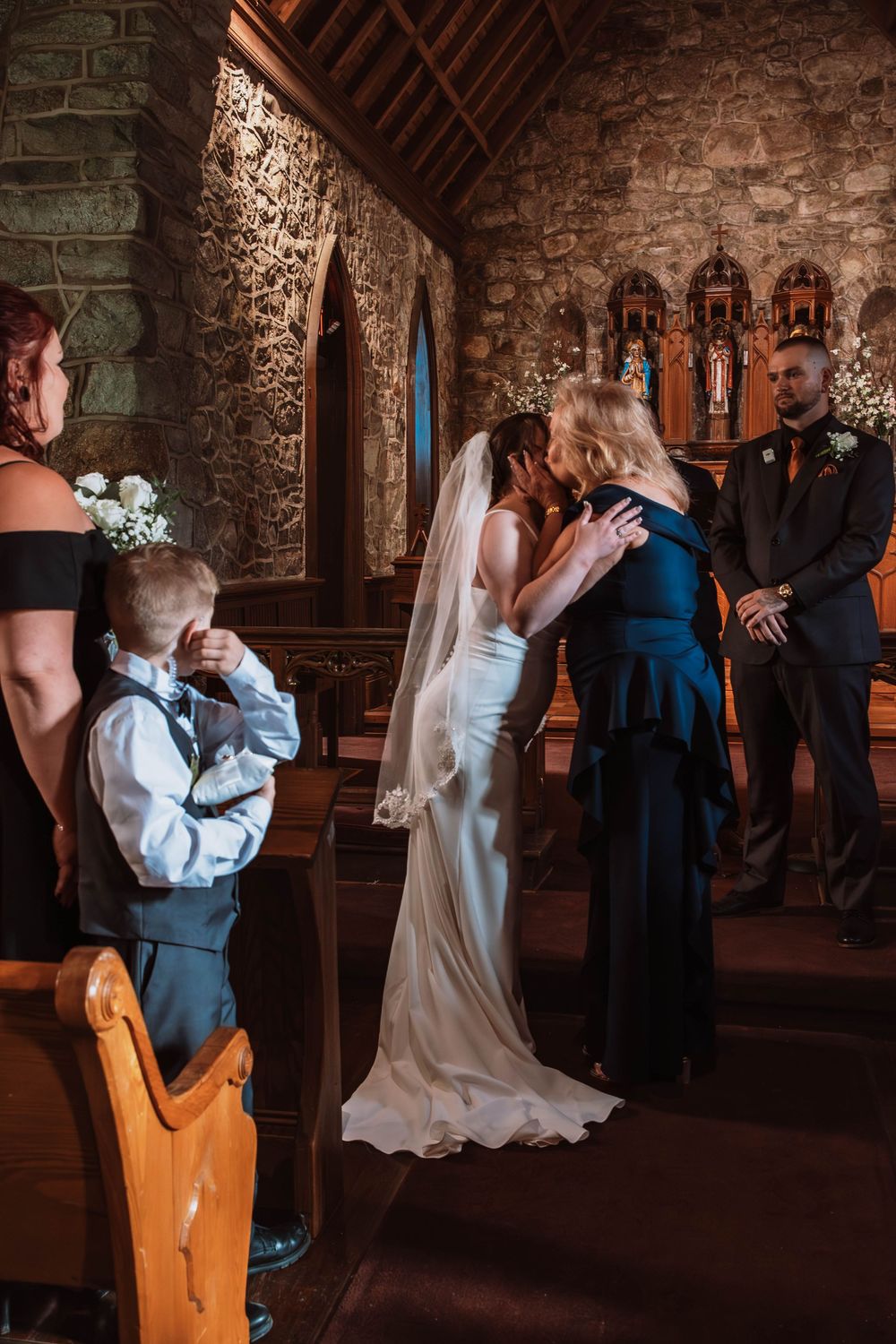 Cragsmoor stone church wedding ceremony in Hudson Valley NY