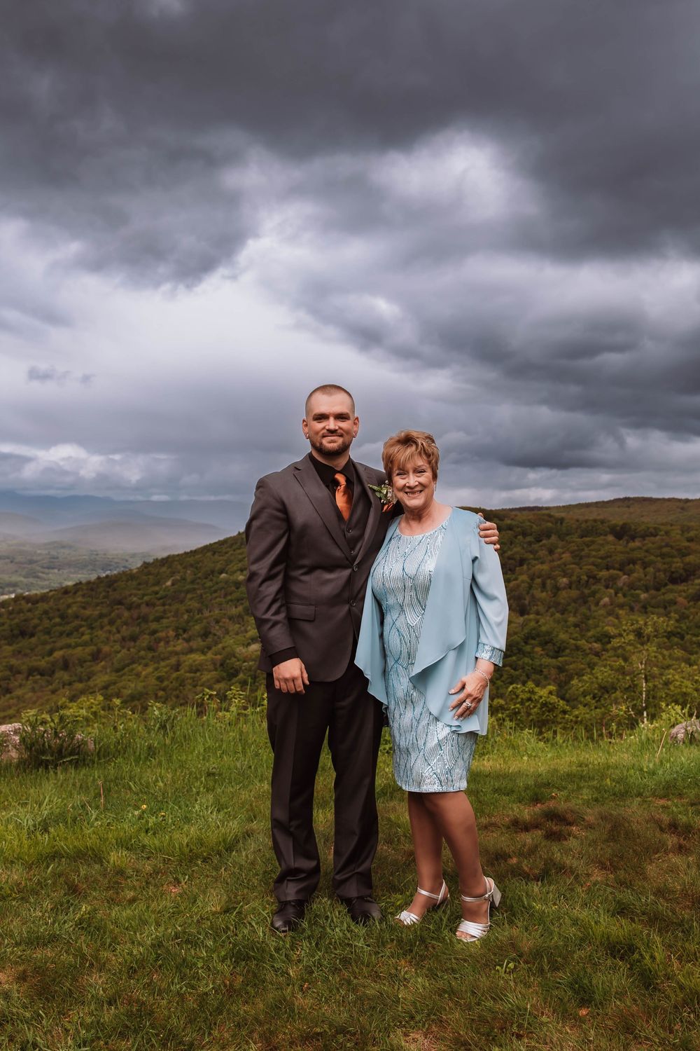 Groom family portraits with mountain views in the hudson valley NY