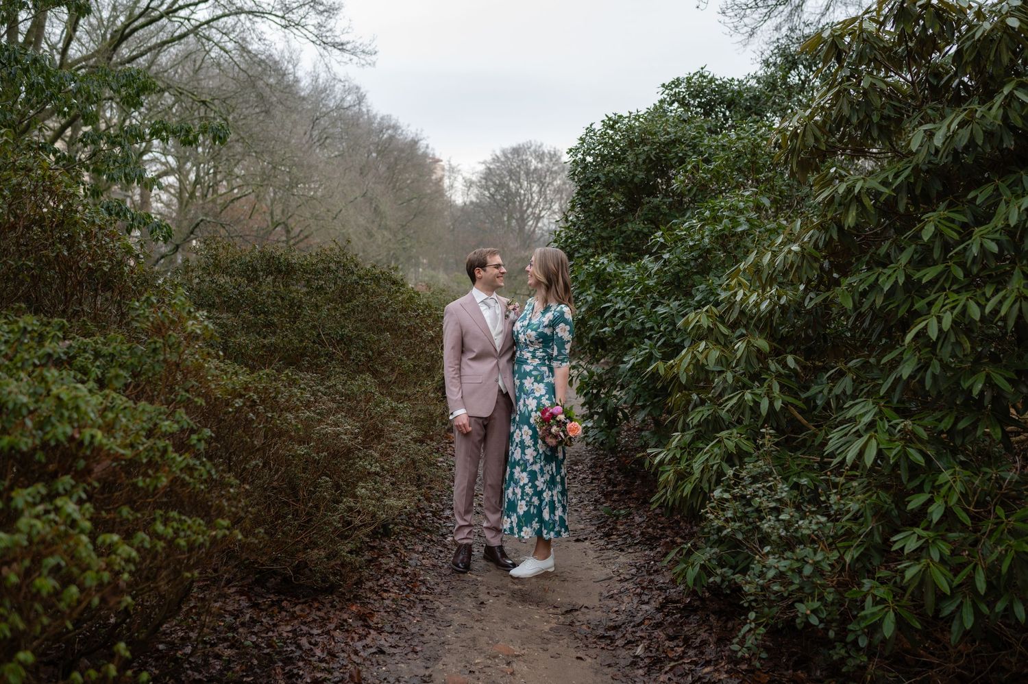 Trouwshoot Belmonte Arboretum, Wageningen - Elles Yanna Photography - Bruidsfotograaf