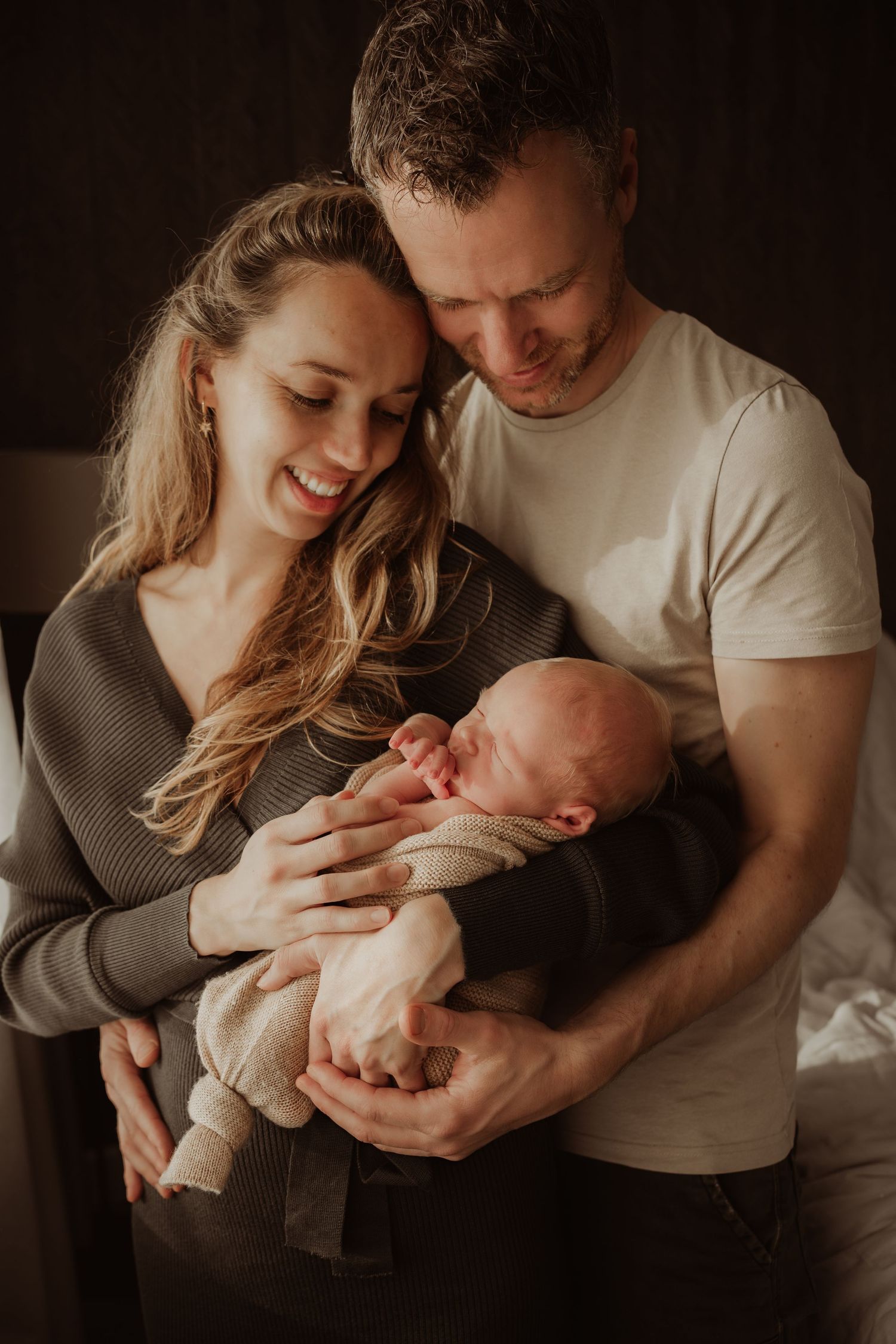 Fotograaf Brabant Oss Den Bosch Uden fotografie baby newborn newlife newbornshoot gezinsshoot borstvoeding mama momlife Sis&So