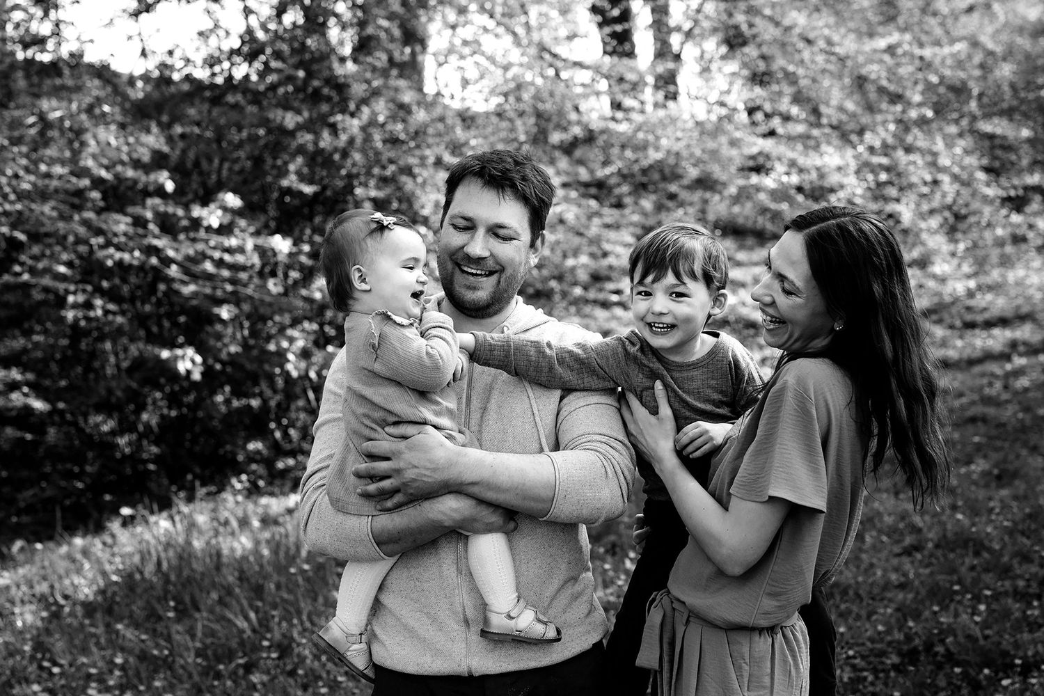 Fotograf Silkeborg Fotografering i skoven Århus. Børnefotograf Jane Søndberg. Familiefotograf. Minder for livet. Babybilleder.
