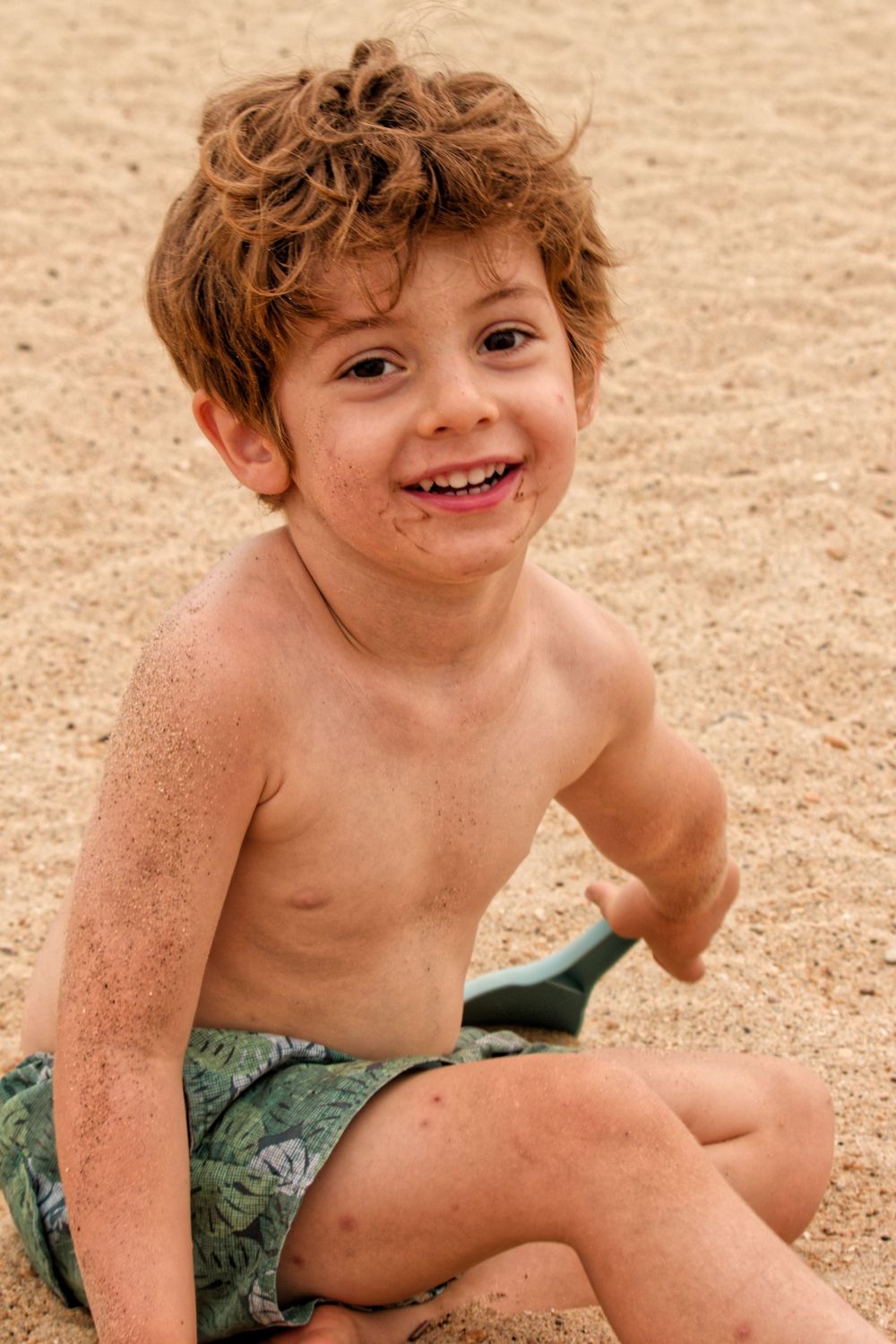 Photographe portrait et famille dans le Grésivaudan et en Isère - Photo d'un enfant à la plage d'Arcachon
