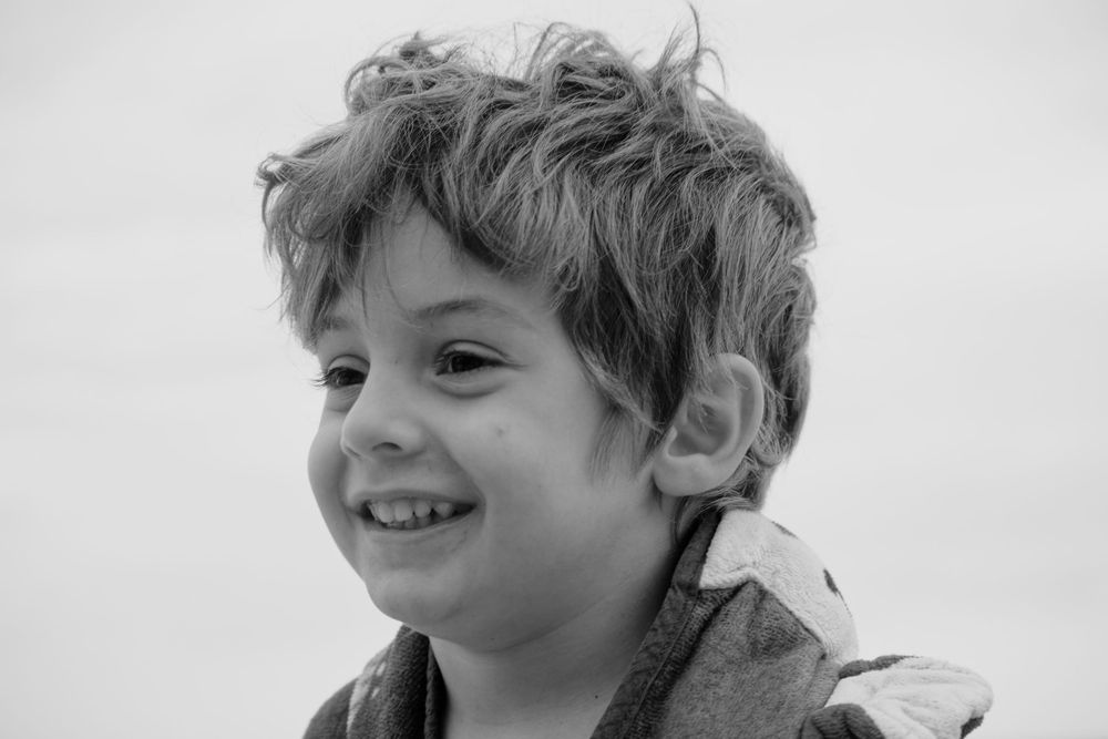 Séance photo enfant en noir et blanc à Arcachon