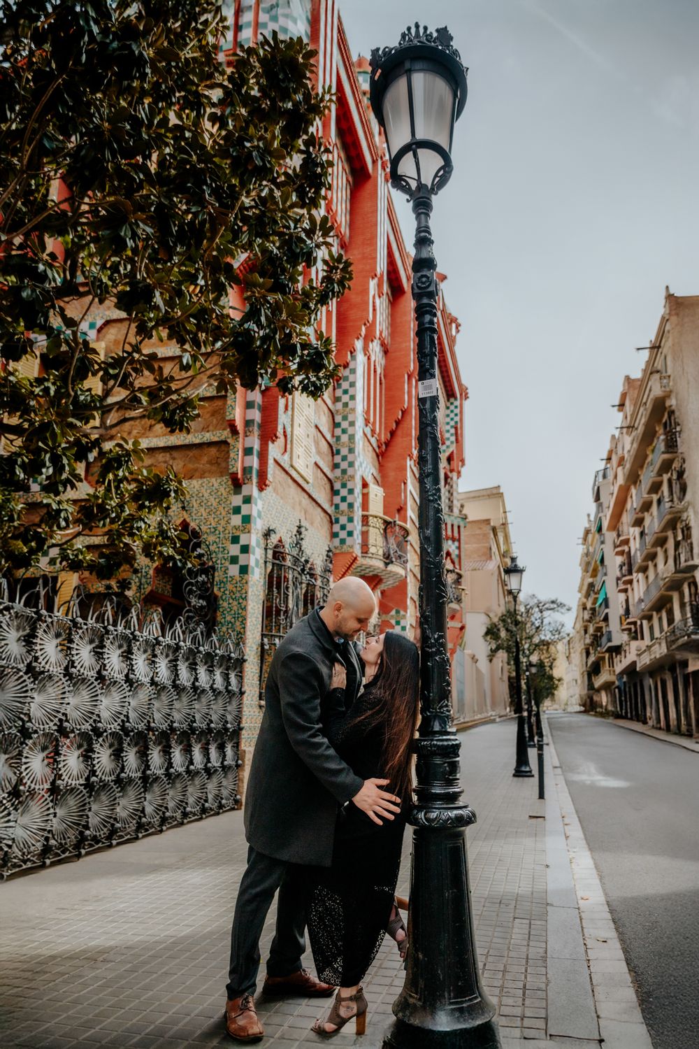 Sam admiring Kim surrounded by Gaudí’s signature tiles and design