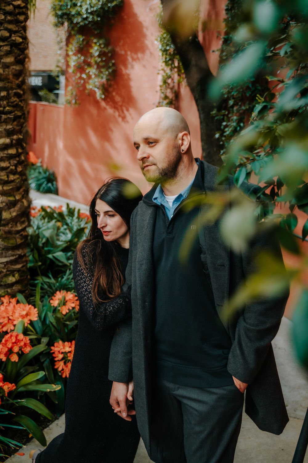 Romantic portrait by the floral window frames of Casa Vicens