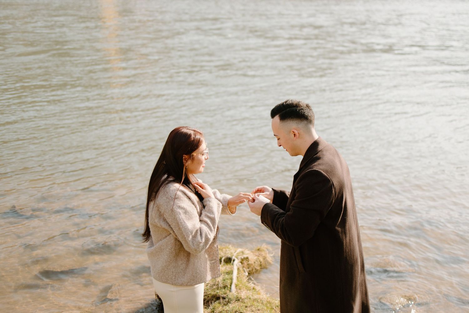 Heidelberg Proposal Photography, Couple in front of Heidelberg Castle during Proposal, Engagement at Nectar River in Heidelberg