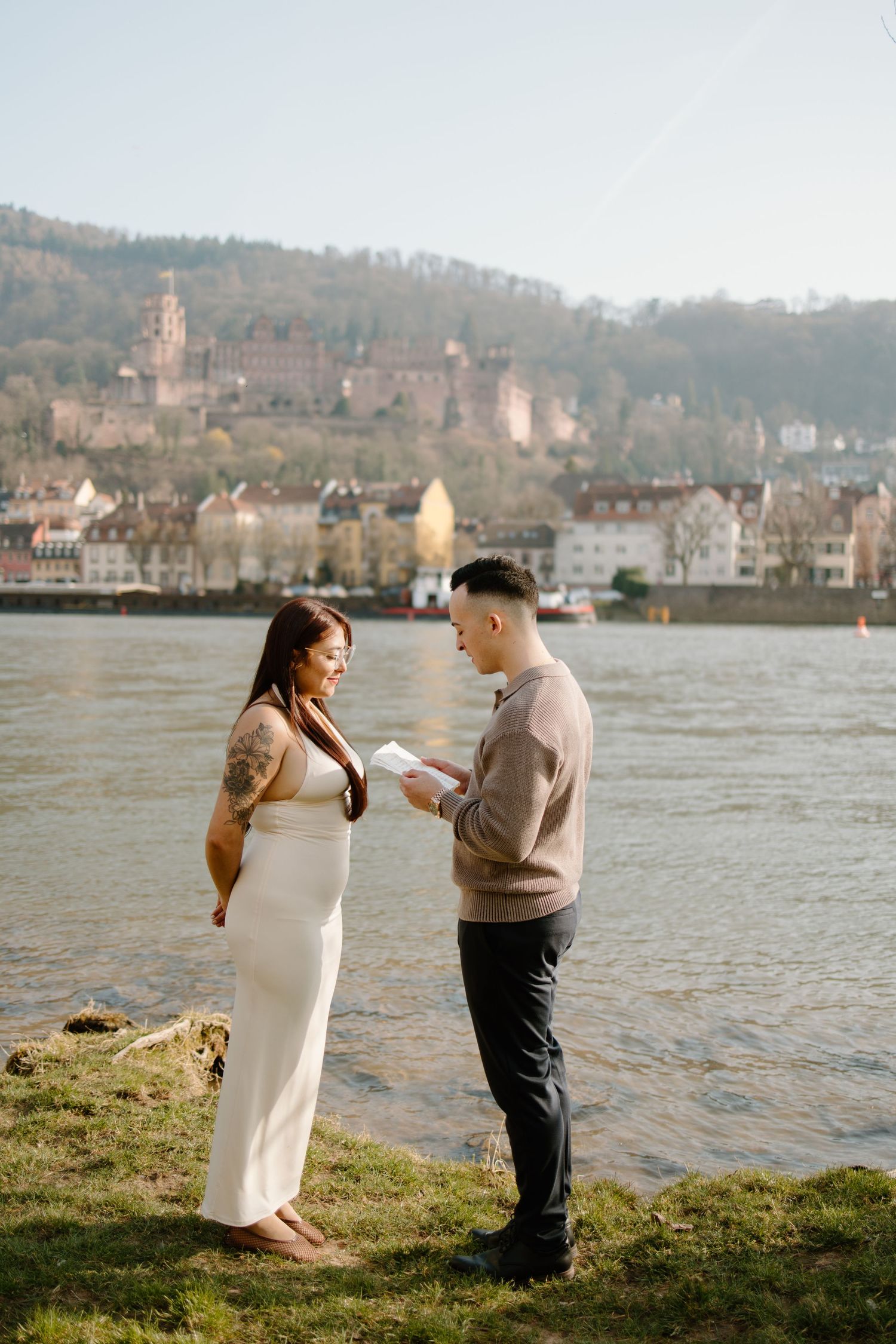 Heidelberg Proposal Photography, Couple in front of Heidelberg Castle during Proposal, Engagement at Nectar River in Heidelberg